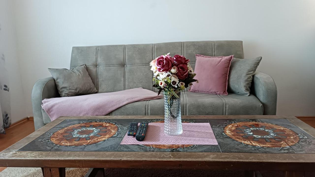 City Park Apartments พริสตีนา ภายนอก รูปภาพ