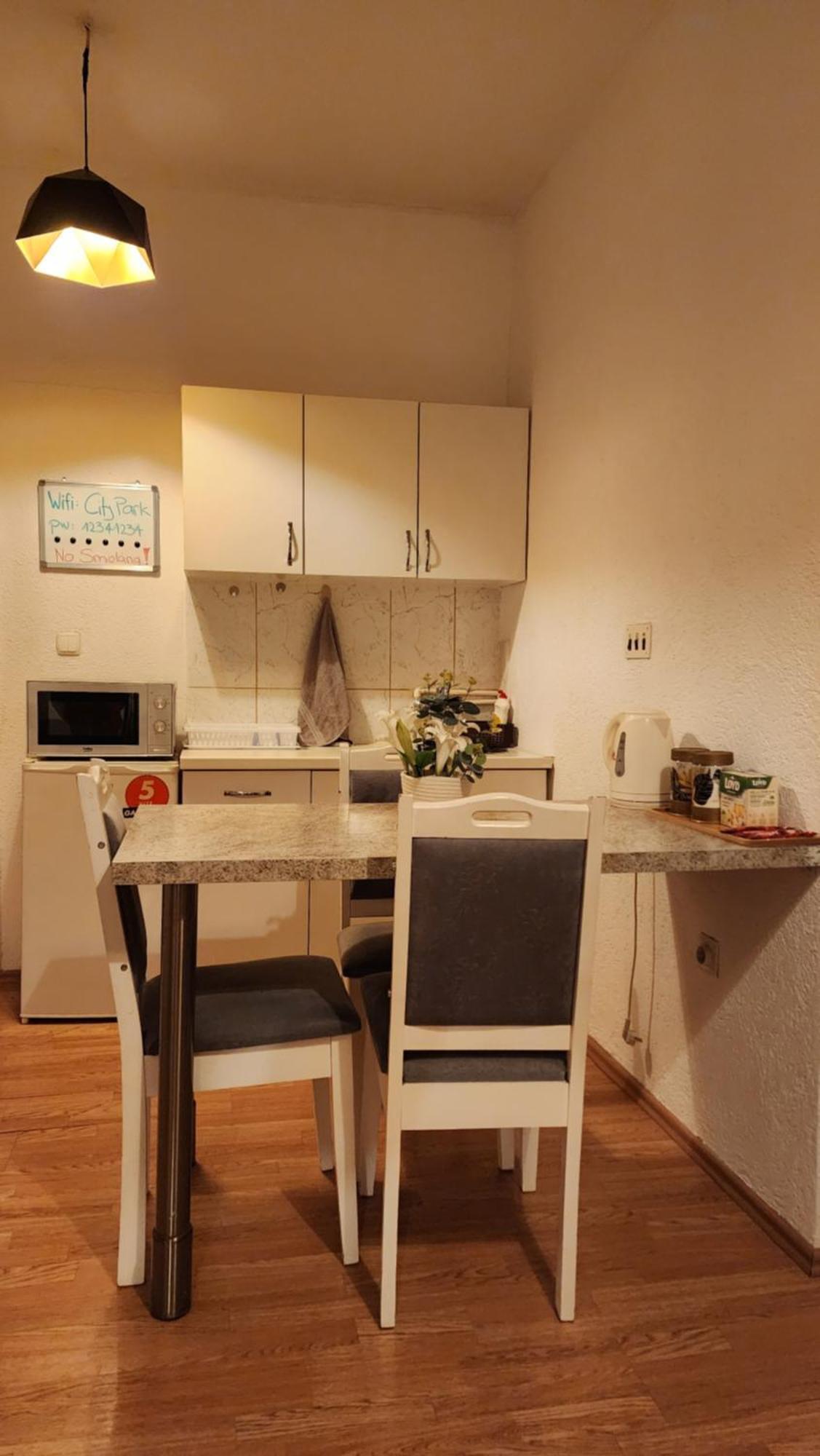City Park Apartments พริสตีนา ภายนอก รูปภาพ